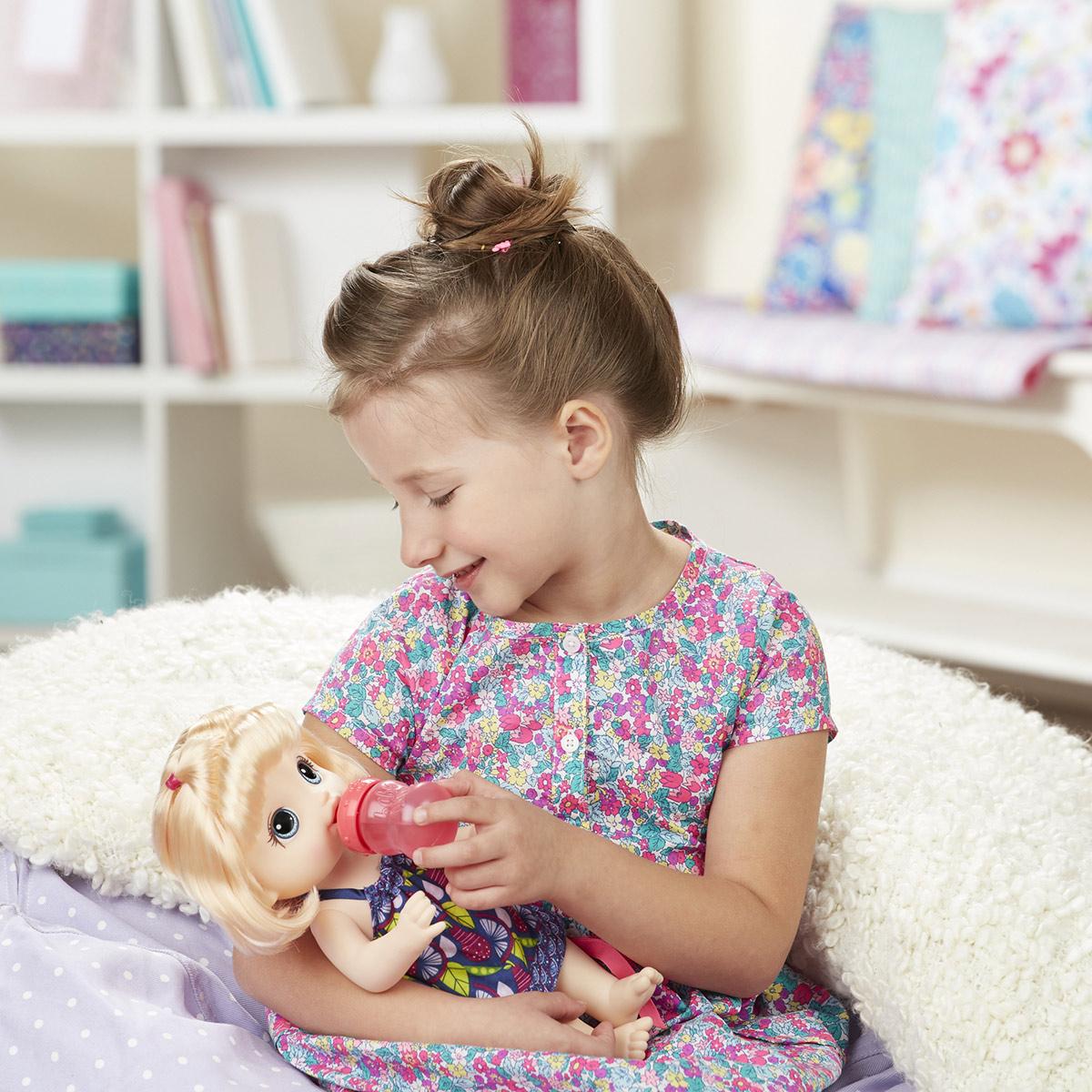 baby alive mange a la cuillere