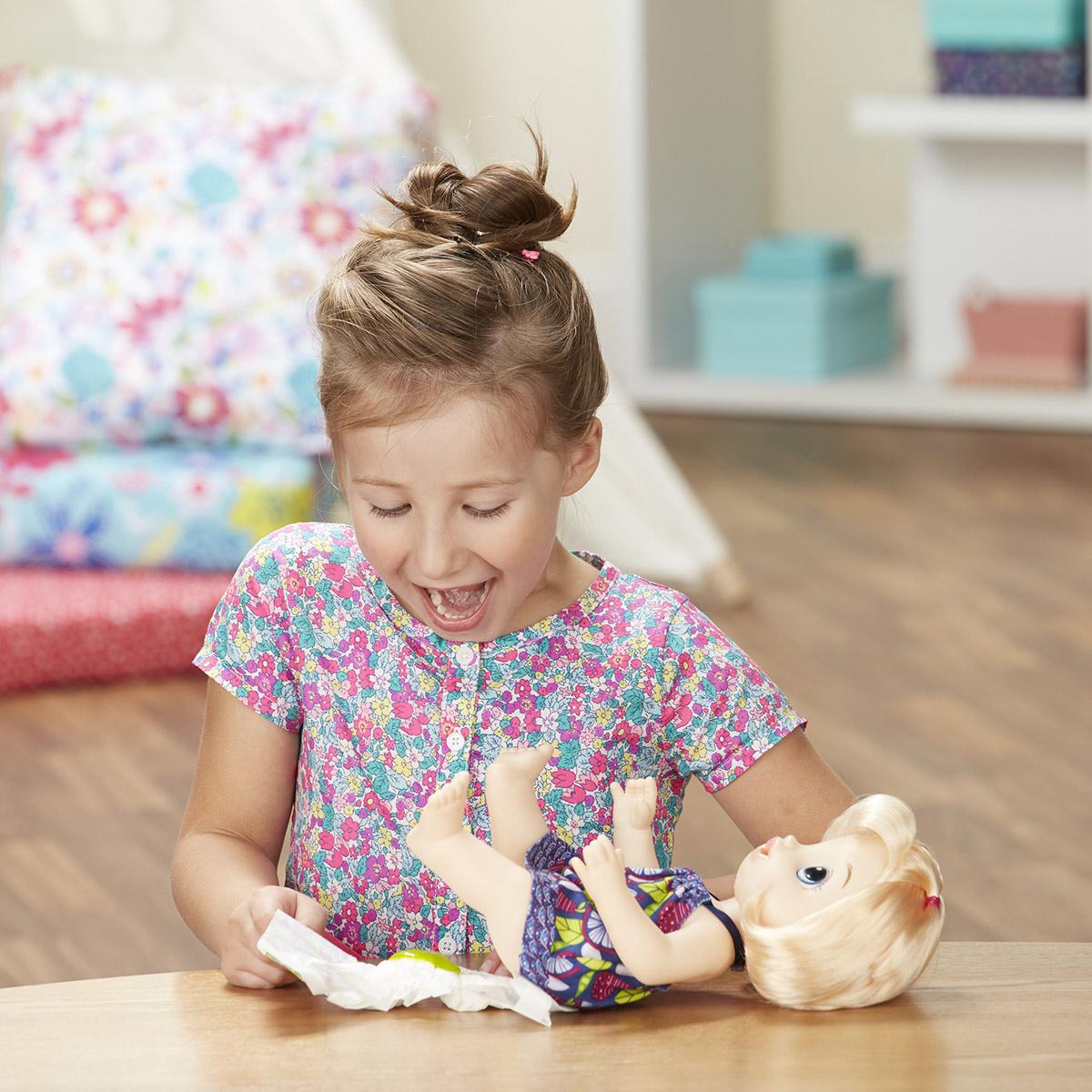 baby alive mange a la cuillere