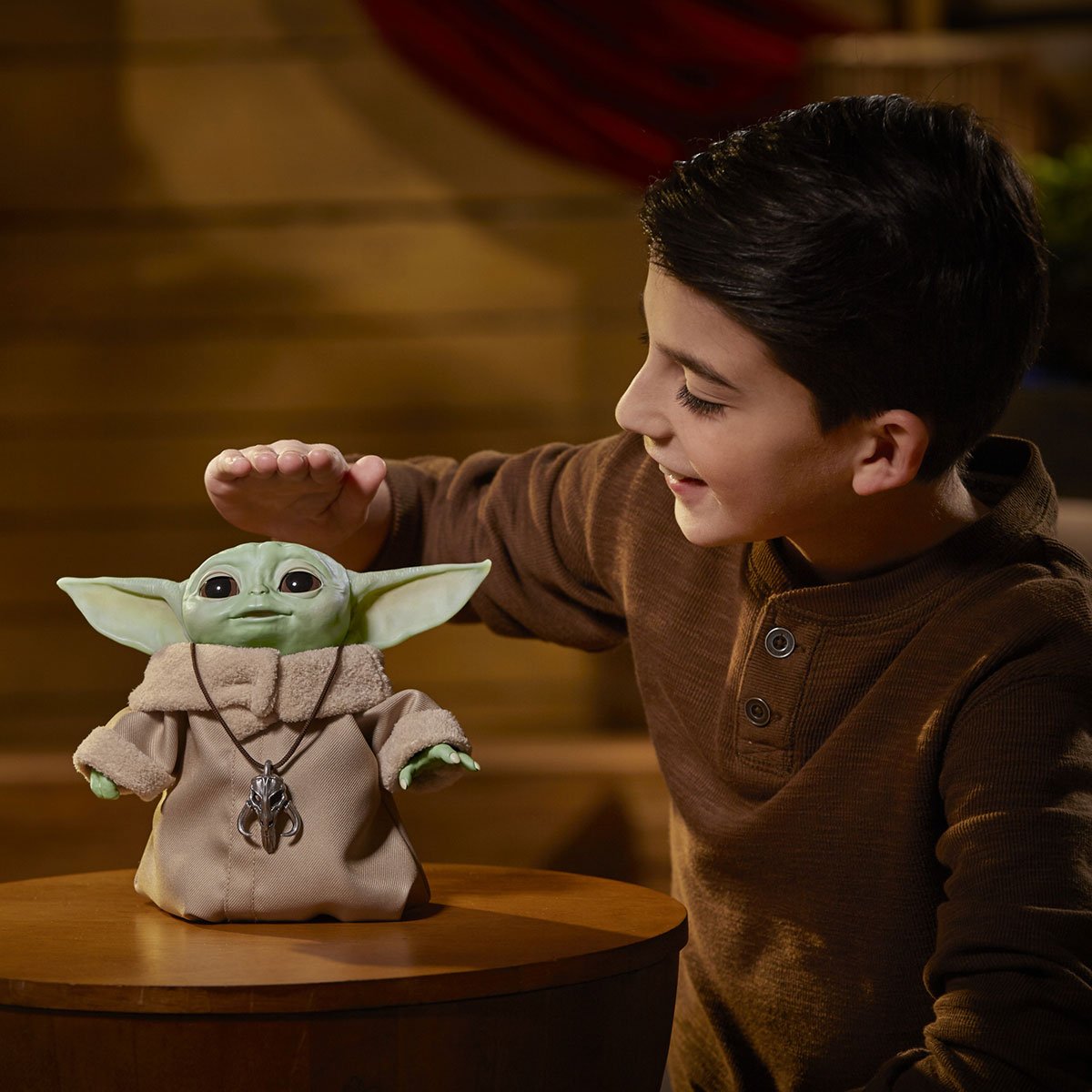 Star Wars Peluche Mandalorian The Child Bébé Yoda 25 cm : : Jeux  et Jouets
