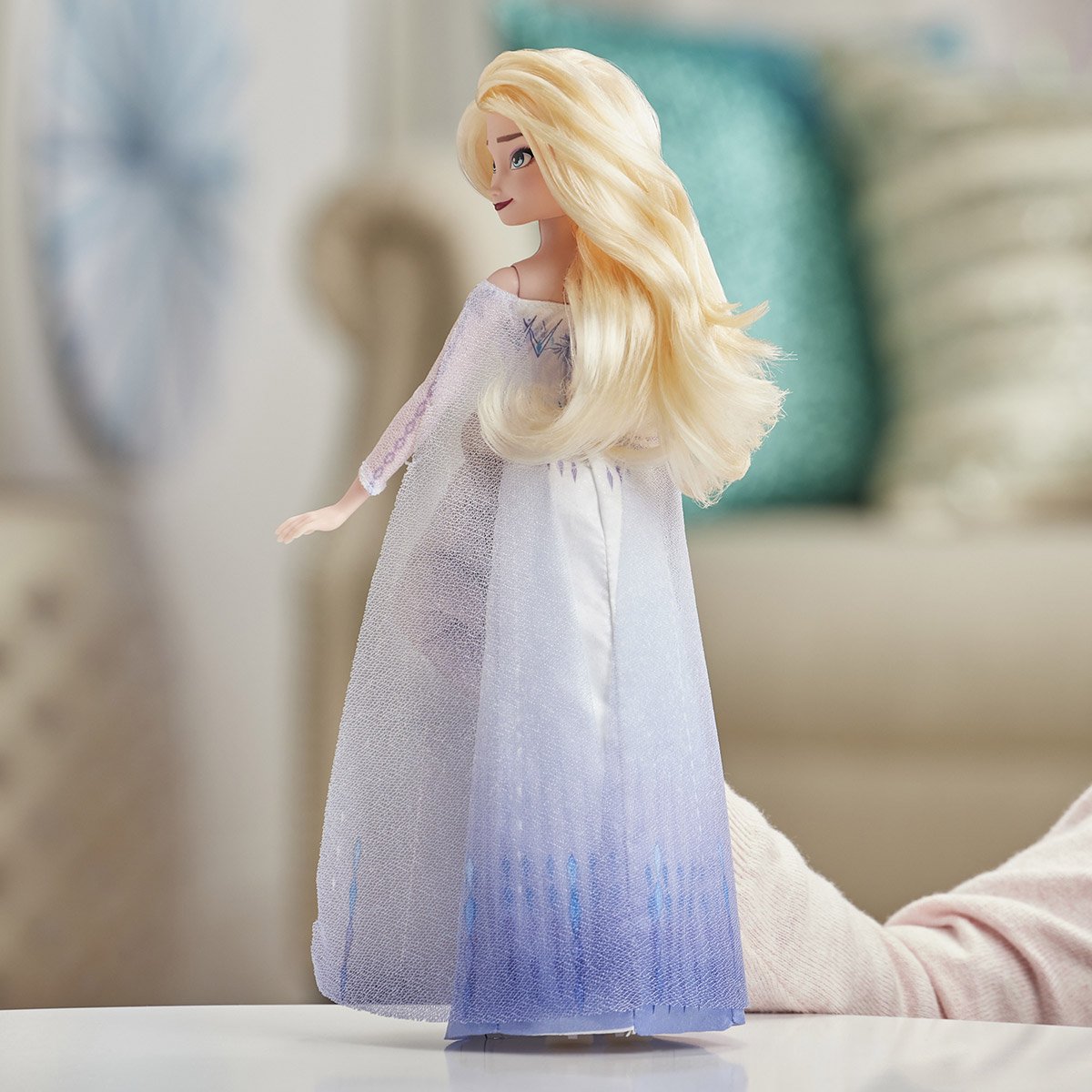 La Reine des Neiges : Poupée Elsa chantante en tenue de Reine - La Grande  Récré