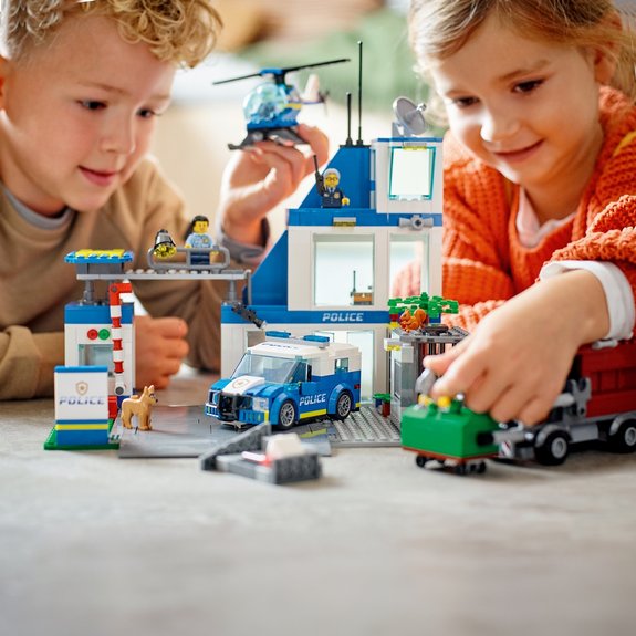 Le commissariat de police LEGO City 60316