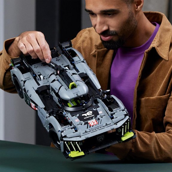 Peugeot 9X8 24H Le Mans Hybrid Hypercar LEGO Technic 42156