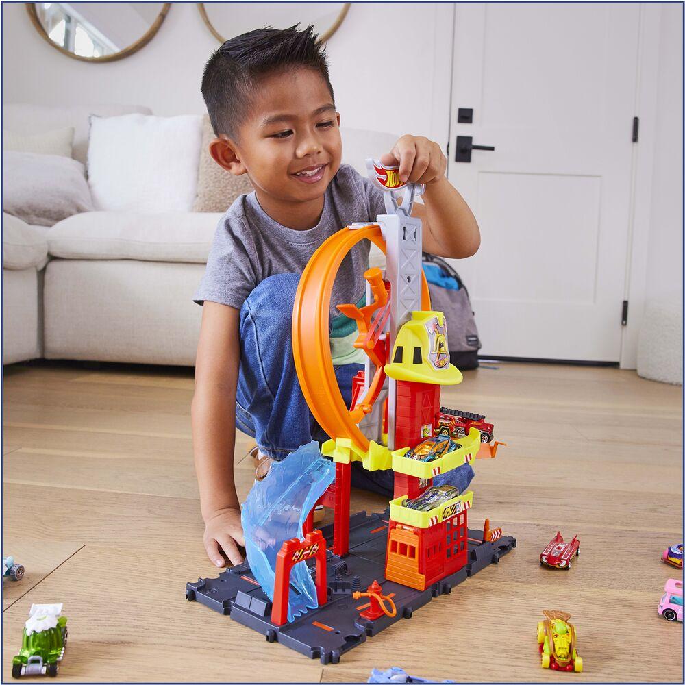 Hot Wheels City Caserne de Pompiers Super Rescue et Camion | Échelle extensible de 40,6 cm et dispose de 4 sorties différentes, rangement facile, comprend un camion à l'échelle 1:64 Hot Wheels City Caserne de Pompiers Super Rescue et Camion | Échelle extensible de 40,6 cm et dispose de 4 sorties différentes, rangement facile, comprend un camion à l'échelle 1:64