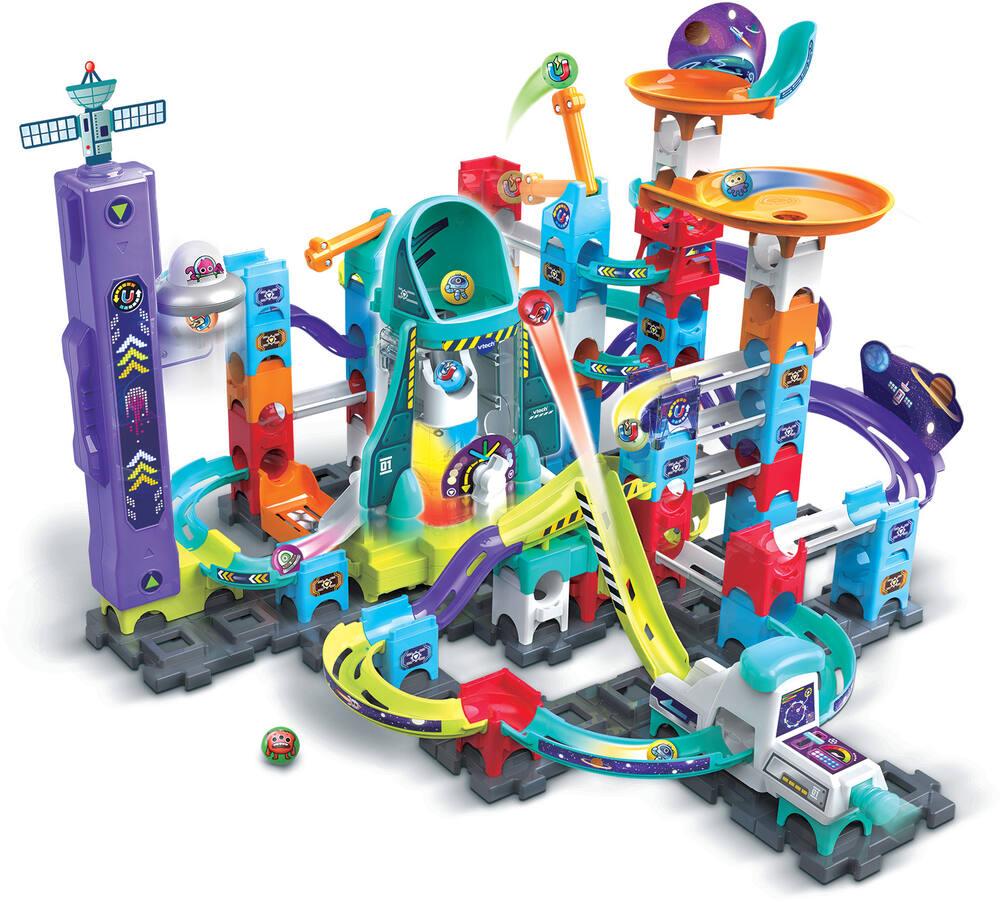 Marble Rush, c'est la première gamme de circuits à billes qui permet de construire une infinité de parcours pour voir évoluer les billes ! 👶 Âge conseillé : Dès 4 ans