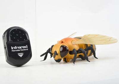 Abeille radiocommandée_La Grande Récrée_1