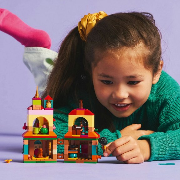 La maison d’Encanto miniature LEGO Disney Classic 43261